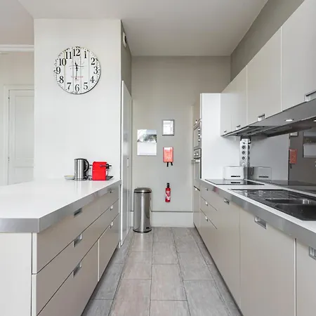 77 Avenue De Grasse * Cannes